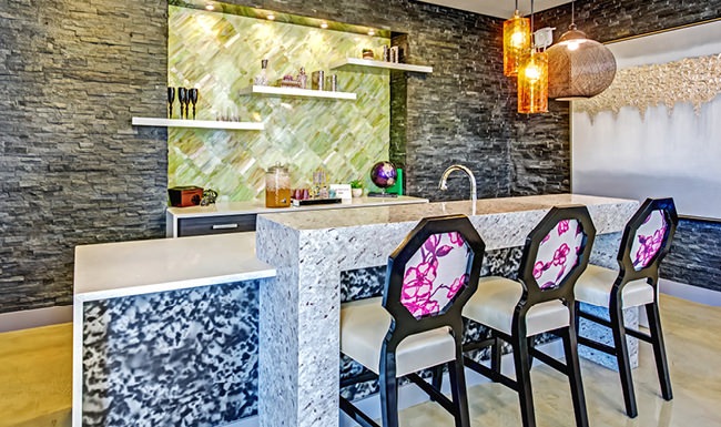 Spacious resident bar Spacious resident bar